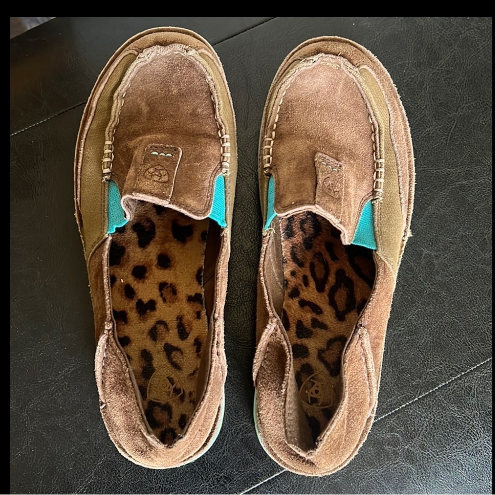 Ariat Cruiser Moc Toe Slip Ons loafers size 6.5 animal print